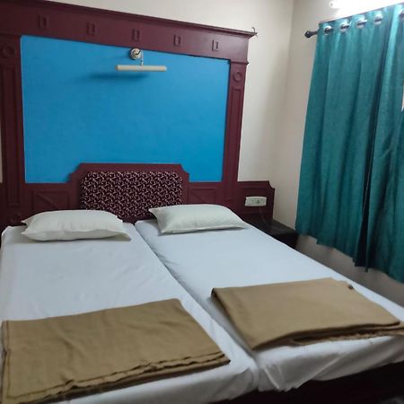 Anjana Hotels Theni Esterno foto