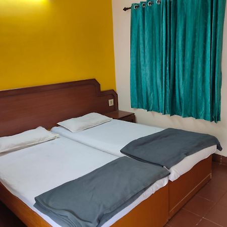 Anjana Hotels Theni Esterno foto