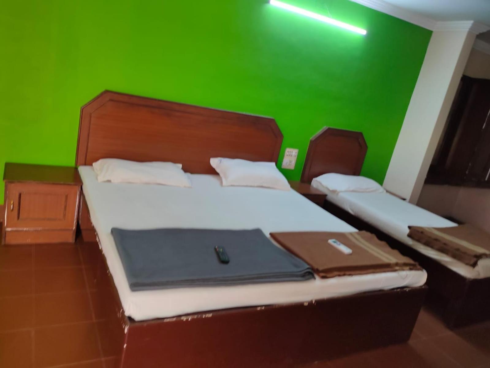 Anjana Hotels Theni Esterno foto