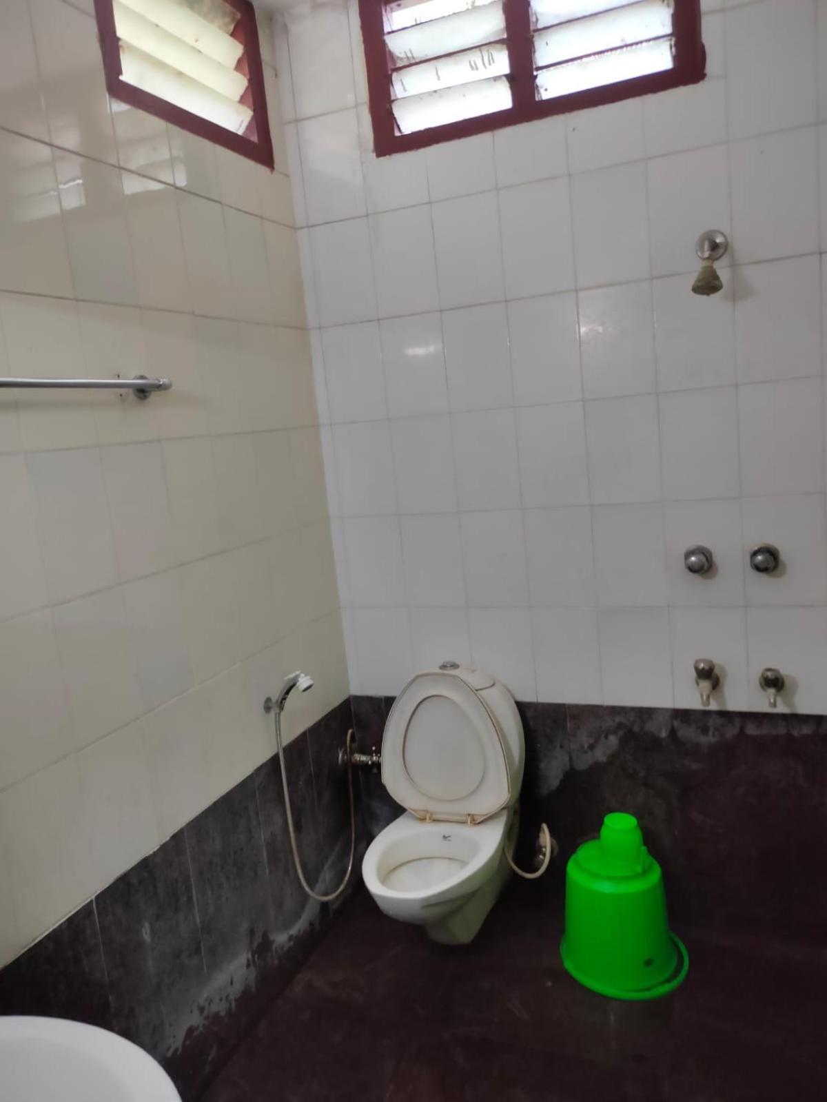 Anjana Hotels Theni Esterno foto