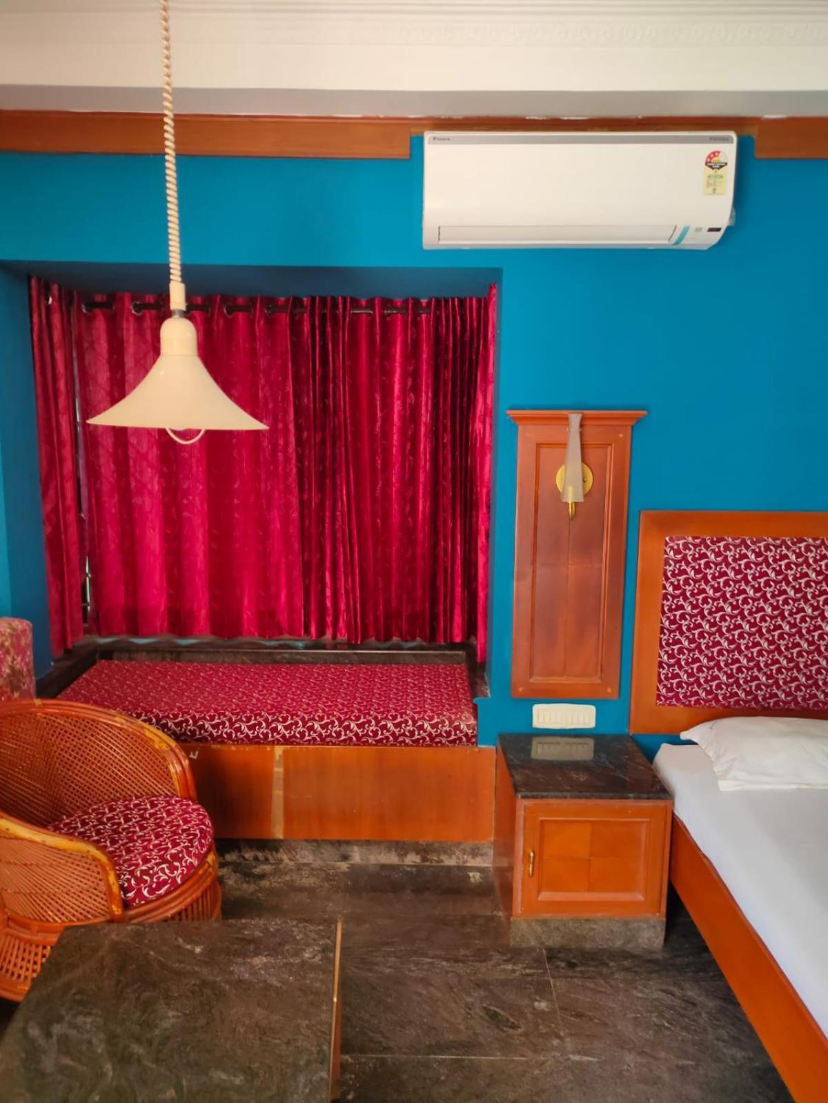 Anjana Hotels Theni Esterno foto